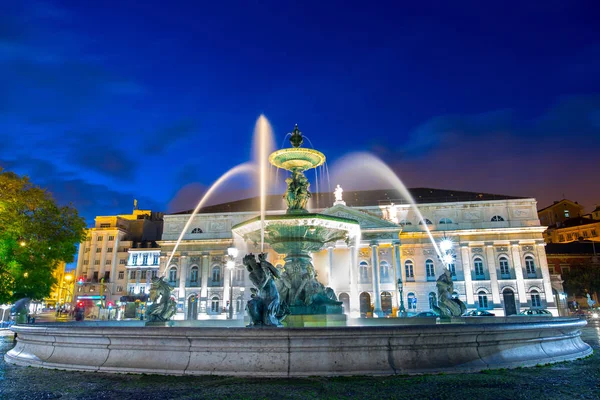 Una de las plazas más bellas de Europa rodeada de jacara — Foto de Stock