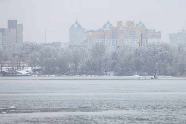 L'inverno è nuvoloso. La periferia meridionale di Kiev si chiama — Foto Stock