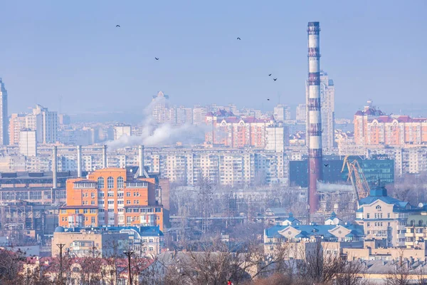 Early spring at sunny evening in warm weather. Industrial zone a — Stock Photo, Image