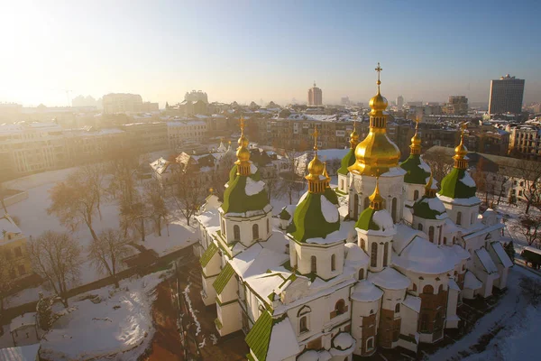Ο διάσημος καθεδρικός ναός της Αγίας Σοφίας την ηλιόλουστη μέρα του χειμώνα. Κίεβο, Ukrai — Φωτογραφία Αρχείου