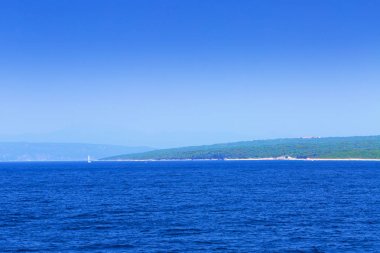 Adriyatik Se Krk ve Cres adaları arasındaki sahil