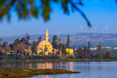 Isla'daki eski Hala Sultan Tekke veya Ümmü Haram Camii