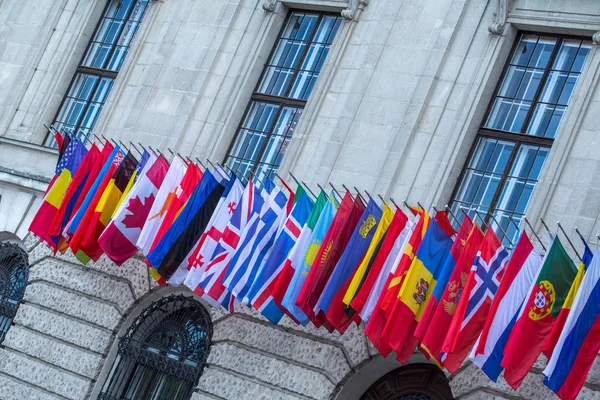 Flagg från nästan alla länder på norra halvklotet på — Stockfoto