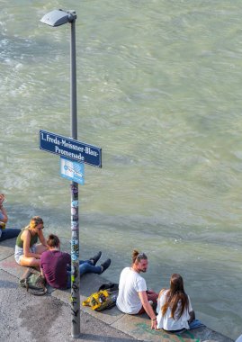 Viyana, Avusturya - 25 Mayıs: Birçok kişi alkol ile rahatlatıcı 