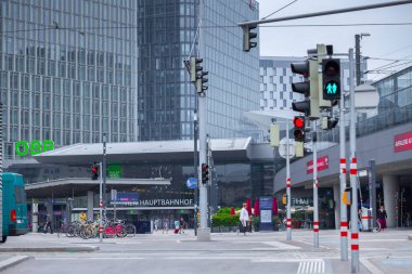 Viyana, Avusturya-27 Mayıs: yolcular ve yakın geçenler 