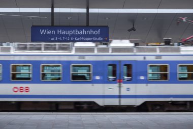 Viyana, Avusturya - 27 Mayıs: Wien Hauptbahnhof tabelası