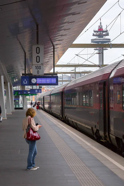 Wien, Österrike-maj 27: passagerarna och medfölja på — Stockfoto