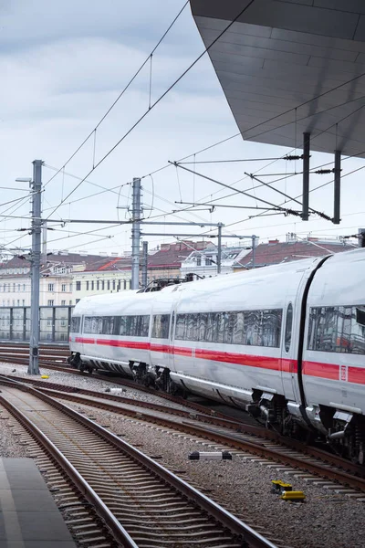 VIENNA, ÁUSTRIA - MAIO 27: A Intercity-Express Deutsche Bahn I — Fotografia de Stock