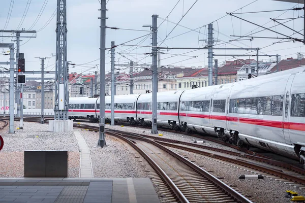 VIENNA, ÁUSTRIA - MAIO 27: A Intercity-Express Deutsche Bahn I — Fotografia de Stock