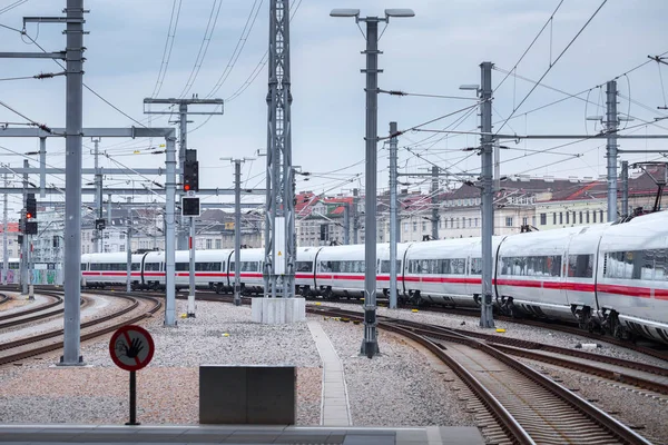 VIENNE, AUTRICHE - 27 MAI : L'Intercity-Express Deutsche Bahn I — Photo