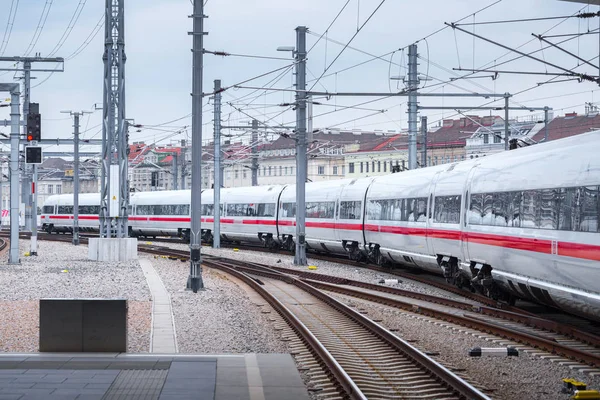 VIENNA, ÁUSTRIA - MAIO 27: A Intercity-Express Deutsche Bahn I — Fotografia de Stock