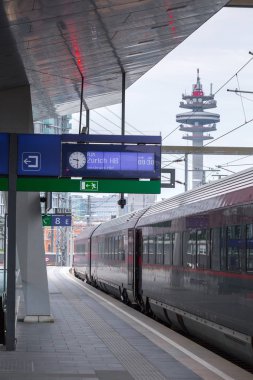 Viyana, Avusturya - 27 Mayıs: Viyana treni - Innsbruck - Zuri