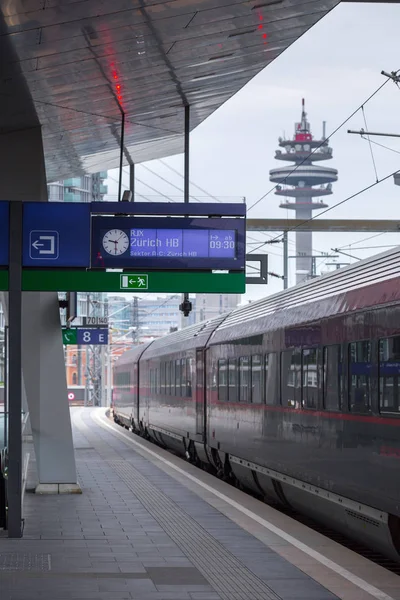 VIENNA, AUSTRIA - MAY 27: The train to Vienna - Innsbruck - Zuri — Stock Photo, Image