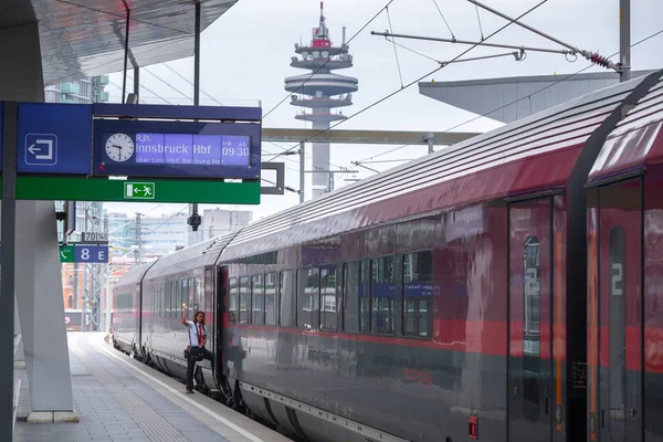 VIENNA, AUSTRIA - MAY 27: The steward of train to Vienna - Innsb — Stock Photo, Image