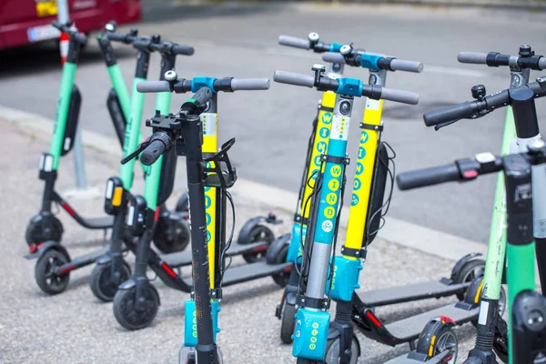 VIENA, AUSTRIA - 26 DE MAYO: Transporte urbano moderno - alquiler eléctrico —  Fotos de Stock