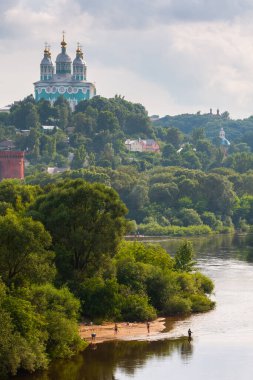 Antik Smolensk şehrinin merkezi tarihi bölümü. Savunma binalarının kalıntıları ve Dnieper Nehri 'nin sağ yamaçlarındaki Varsayım Katedrali..