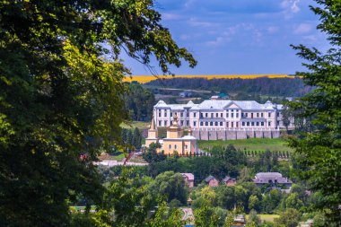 Vyshnivets Sarayı - Ukrayna 'nın Ternopil bölgesindeki Vyshnivets kasabasındaki Devlet Tarihi ve Mimari Ulusal Rezerv 