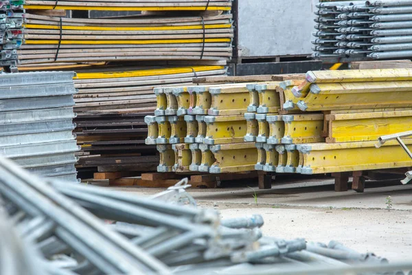 Öppen Förvaring Galvaniserat Stål Och Aluminium Ramar Stegar Och Ringlås — Stockfoto