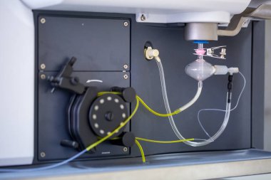 Endüstrinin tüm alanlarındaki malzeme örneklerinin temel özellik analizi için laboratuvar yüksek çözünürlüklü mikrodalga plazma atomik emisyon spektrometresi (MPAES) aygıtı.