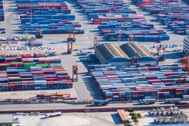 Barselona, İspanya - 30 Aralık 2011 'de Barcelonas Muelle Sur Terminali, İspanya' nın Katalan Bölgesi 'ndeki Akdeniz üzerinde 30 Aralık 2011' de Barcelona 'da bulunan APM Terminalleri tarafından oluşturulan APM Terminali