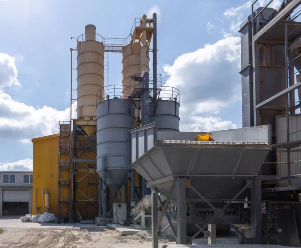 Producción Industrial Mezclas Construcción Torre Silos Con Ingredientes Granel Línea —  Fotos de Stock