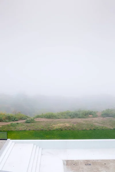 Niebla Otoño Parque Día Nublado Piscina Sin Agua Durante Temporada — Foto de Stock