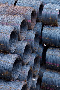 Çelik düşük karbon tel çubuk, sıcak sarılmış çelik tel 12 milimetre ya da yarım inç çapında bobin. Ağır sanayi ürünlerinin limanlarla taşınması. Dışarıya aktarma etkinliği.