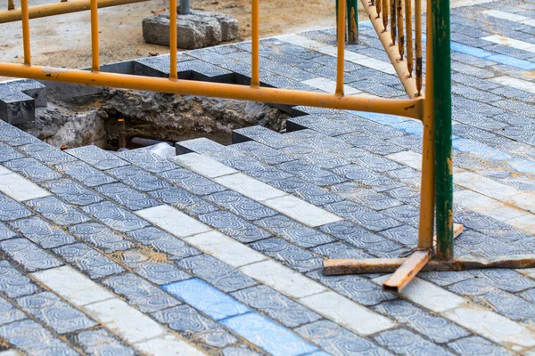 Trabalhos Construção Pavimento Instalação Blocos Paver Concreto Calçada Fileiras Pavimentação — Fotografia de Stock