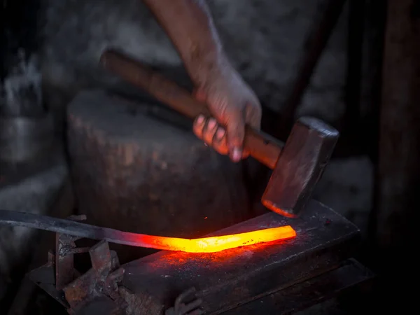Blacksmith Hands Work One Hand Hammer Other Workpiece Hot Metal — Stock Photo, Image