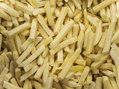 Depodaki buzdolabında donmuş kızarmış patates