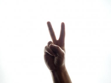 Beyaz arka plan zafer jesterkek el