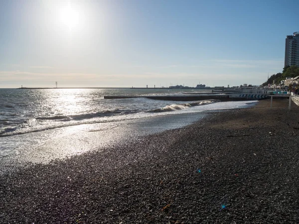 Stadsstrand van de Zwarte Zee zonder het volk Rusland Sotsji — Stockfoto