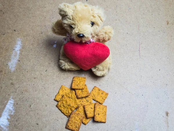 泰迪熊与一颗爱面包的心 — 图库照片
