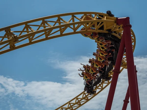 İnsanlar lunapark Sochi binmek — Stok fotoğraf