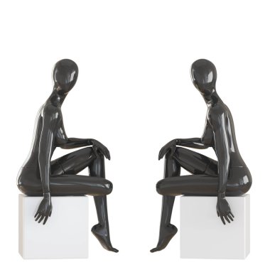 İki kadın siyah manken, izole edilmiş bir arka plan üzerinde simetrik olarak birbirlerine karşı bir kutunun üzerinde oturuyorlar.