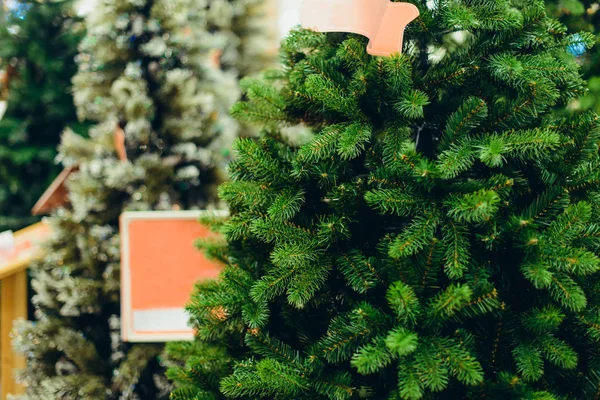Cerca Árboles Navidad Verdes Artificiales Para Venta Mercado Tienda Preapareciendo — Foto de Stock