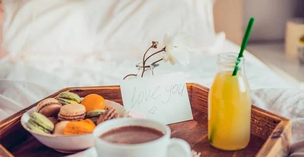 Frühstück Bett Mit Love You Text Note Tasse Kaffee Saft — Stockfoto