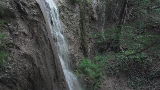 Natürliche Landschaft Blick Auf Den Creek Kleiner Wasserfall Felsiges Gelände — Stockvideo