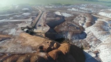 Tuz yığınları, mineraller, havadan görünümü Sanayi ocakları, tuz çukurlara konveyör, madencilik tuz, yükseklik görünümünden.