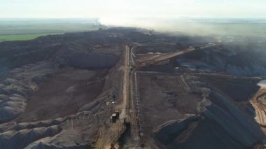Tuz yığınları, mineraller, havadan görünümü Sanayi ocakları, tuz çukurlara konveyör, madencilik tuz, yükseklik görünümünden.