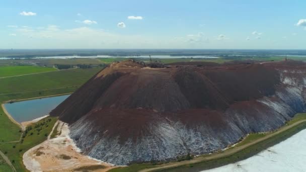 Salt Mineraler Gruvdrift Flygfoto Industriella Stenbrott Pålar Transportband Salt Gropar — Stockvideo