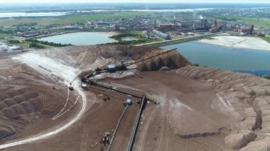 Tuz yığınları, madencilik mineraller, havadan görünümü Sanayi ocakları, konveyör tuz çukurlara, yükseklik görünümünden.