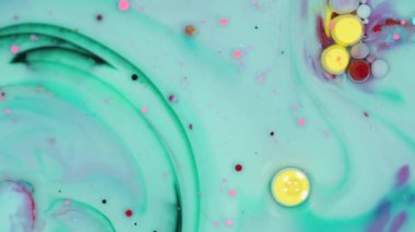 Soyut doku, karıştırma ve hareket çok renkli boya su, ağır çekim.