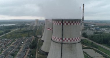 Termal güç istasyonu, yükseklik görünümünden borular, buhar ve Duman boruları, ogeneration bitki havadan görünümü.