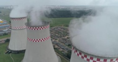 Termal güç istasyonu, yükseklik görünümünden borular, buhar ve Duman boruları, ogeneration bitki havadan görünümü.