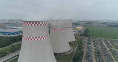 Termal güç istasyonu, yükseklik görünümünden borular, buhar ve Duman boruları, ogeneration bitki havadan görünümü.