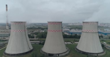 Termal güç istasyonu, yükseklik görünümünden borular, buhar ve Duman boruları, ogeneration bitki havadan görünümü.