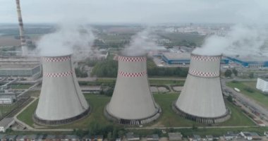 Termal güç istasyonu, yükseklik görünümünden borular, buhar ve Duman boruları, ogeneration bitki havadan görünümü.