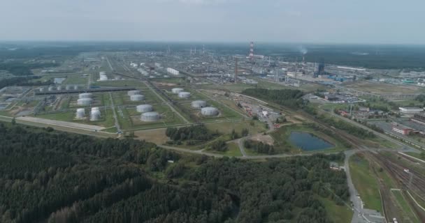 Refinería, almacenamiento de aceite, vista del paisaje industrial de altura. — Vídeos de Stock