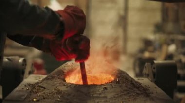 Döküm, çelik sanayi, çelik remelting fırın, alev, sıvı metal işçisi karışımları.